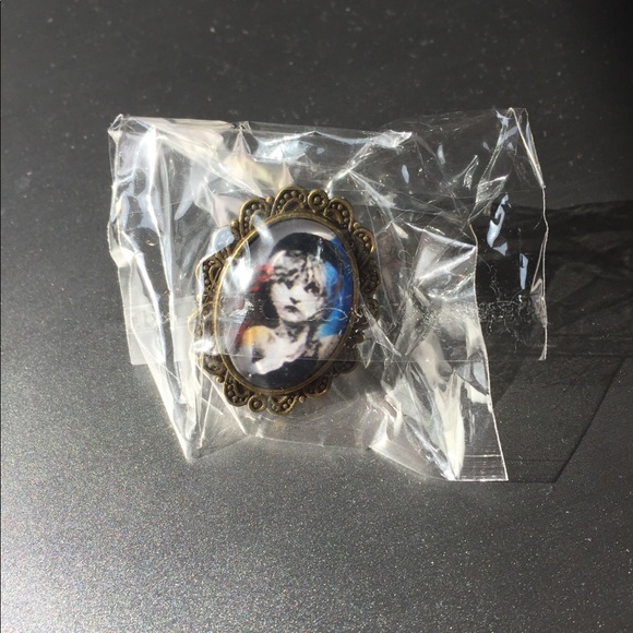 Les Miserables Ring - Picture 3 of 3